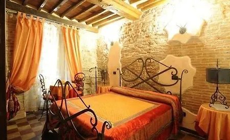 Oda ve Kahvaltı Corte Dei Folletti Lucca